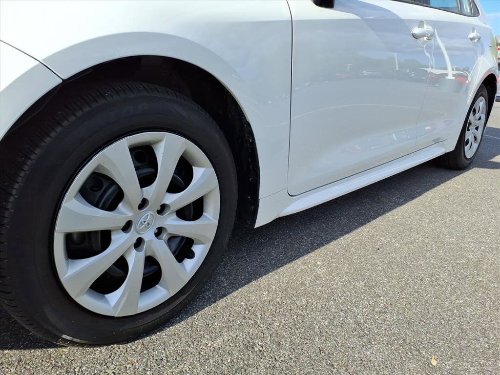 Used 2025 Toyota Corolla LE image 9