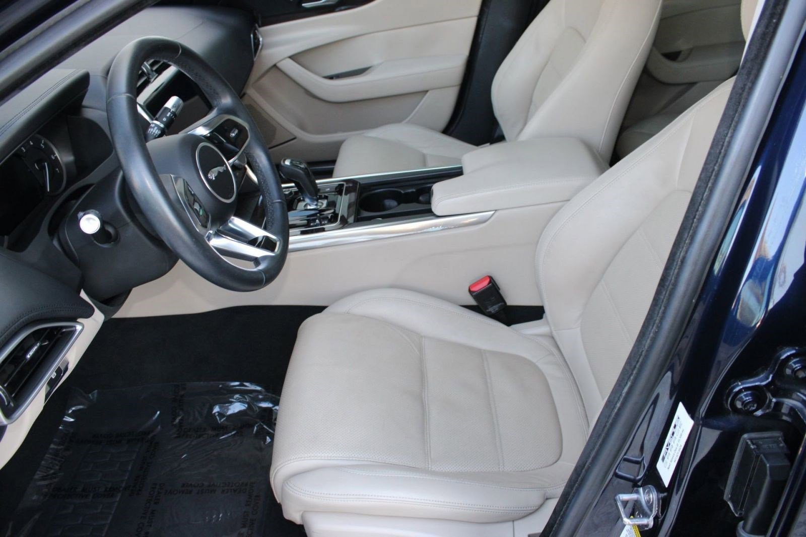 Used 2020 Jaguar XE S image 5