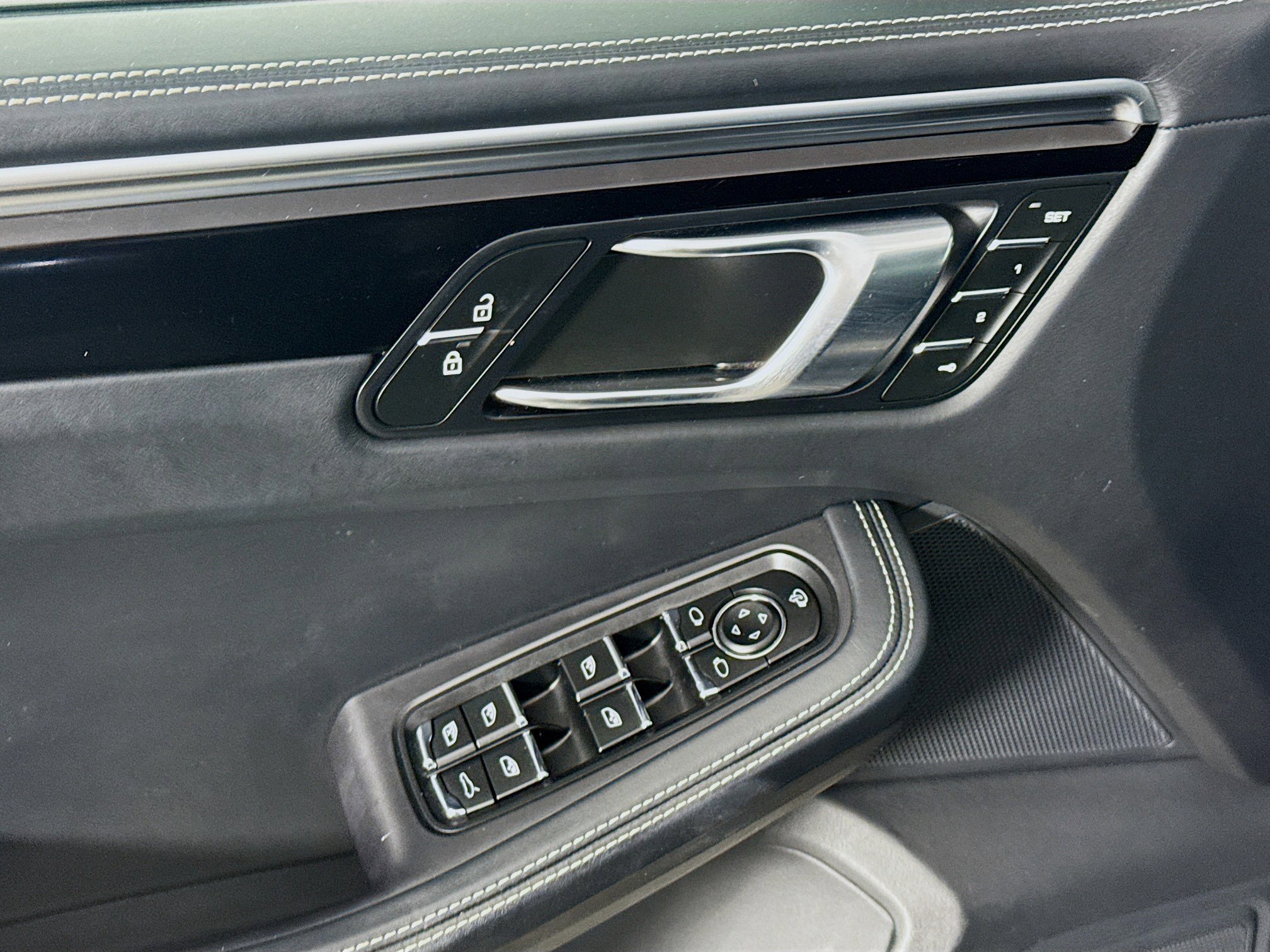 Used 2024 Porsche Macan Turbo w/ Premium Plus Package image 23