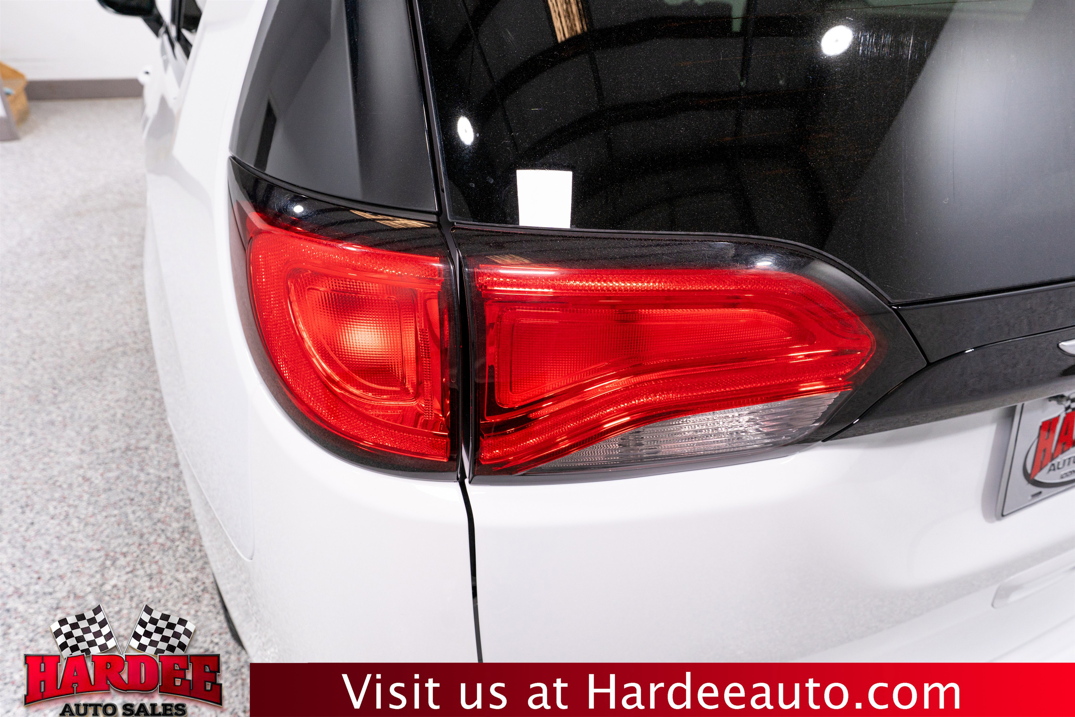 Used 2023 Chrysler Voyager LX FWD image 9