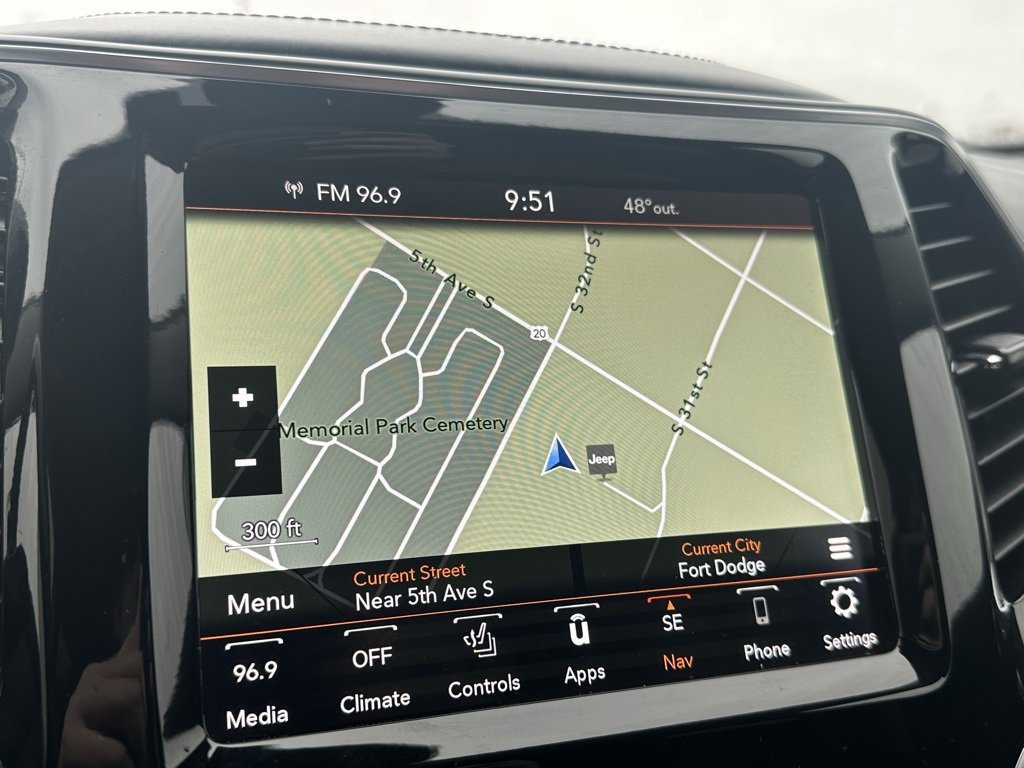 Used 2019 Jeep Cherokee Overland w/ Technology Group image 32