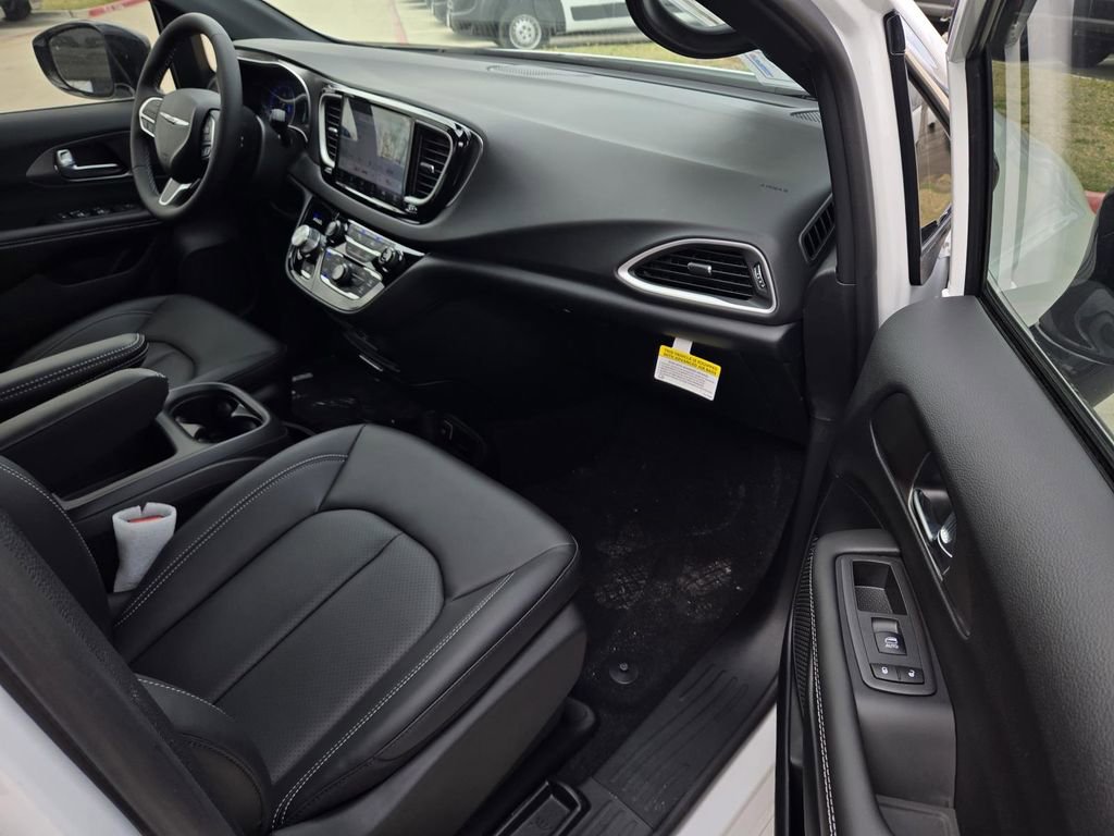 New 2026 Chrysler Voyager LX FWD image 8