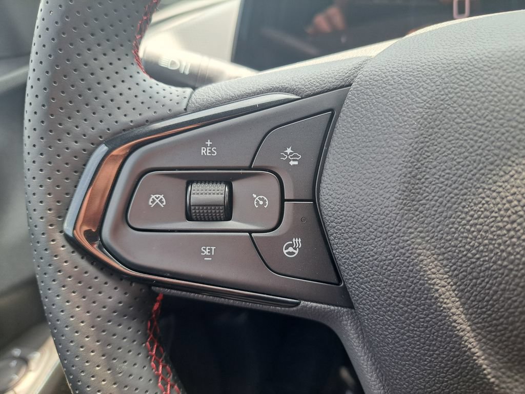 Used 2025 Chevrolet Trax RS w/ Sunroof Package FWD image 20