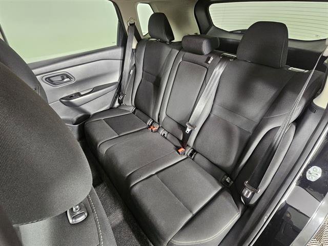 Used 2024 Nissan Rogue S image 21