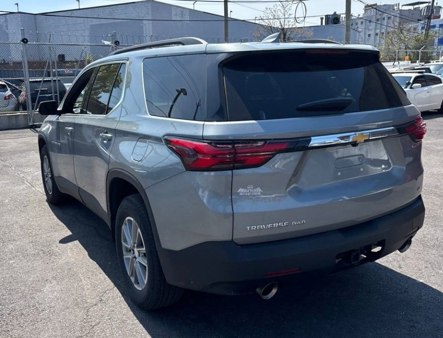 Used 2023 Chevrolet Traverse LT AWD/4WD image 3