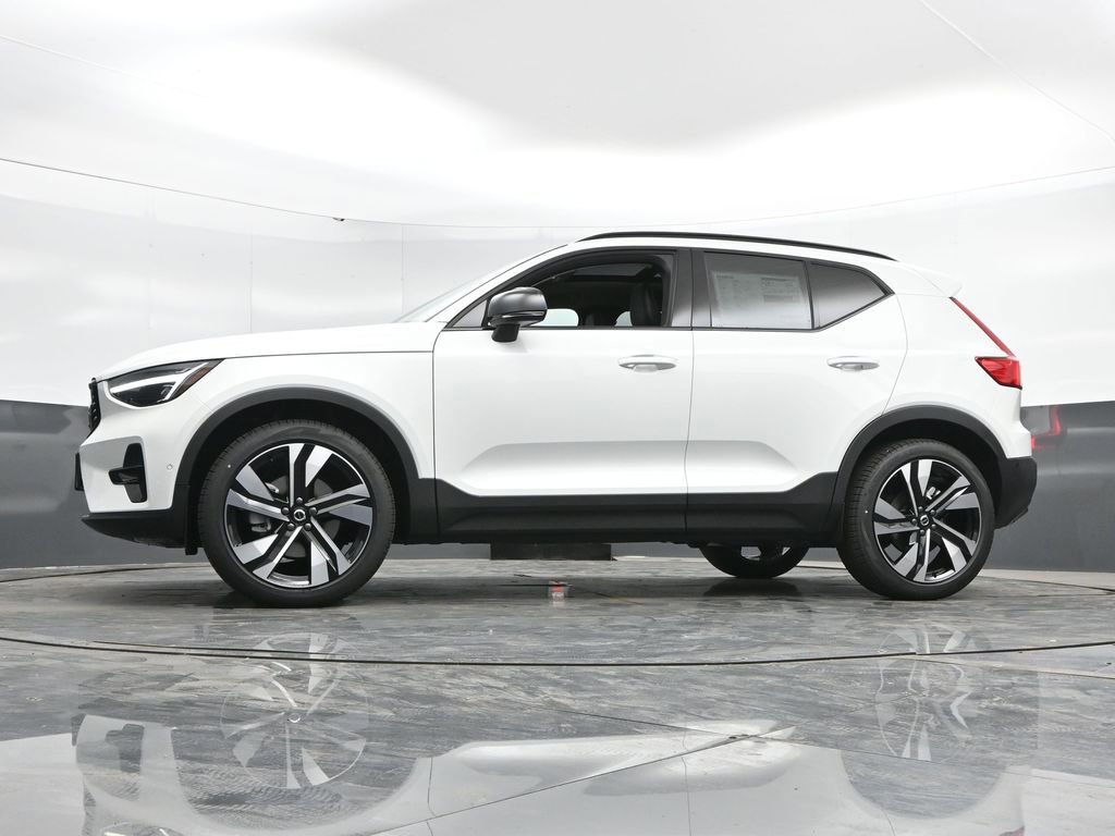 New 2025 Volvo XC40 B5 Plus w/ Protection Package Premier image 43