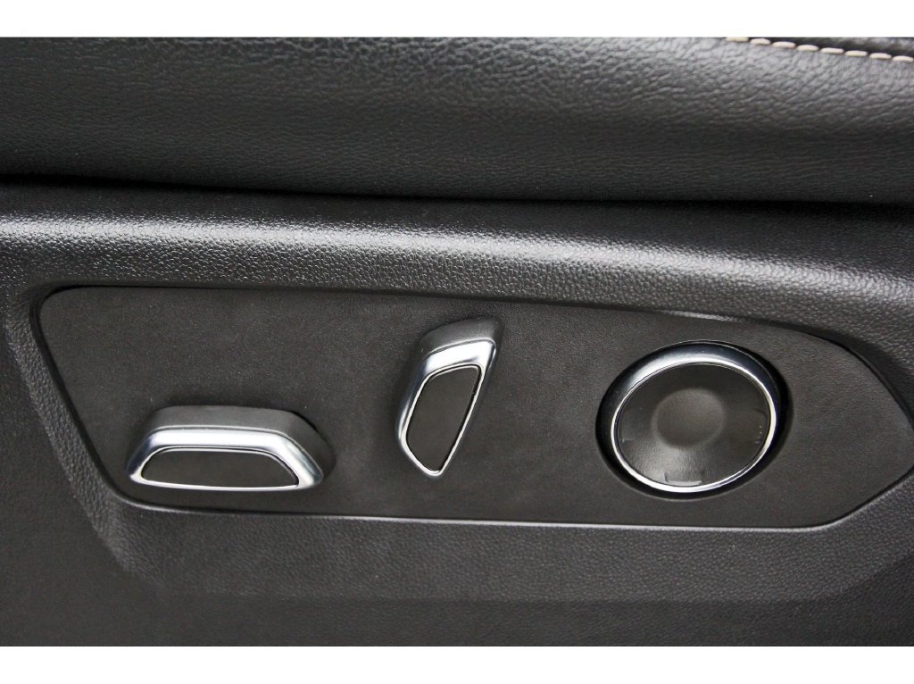 Certified 2024 Cadillac Escalade Luxury RWD image 29