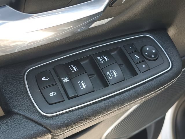 Used 2022 RAM 1500 Laramie AWD/4WD image 16