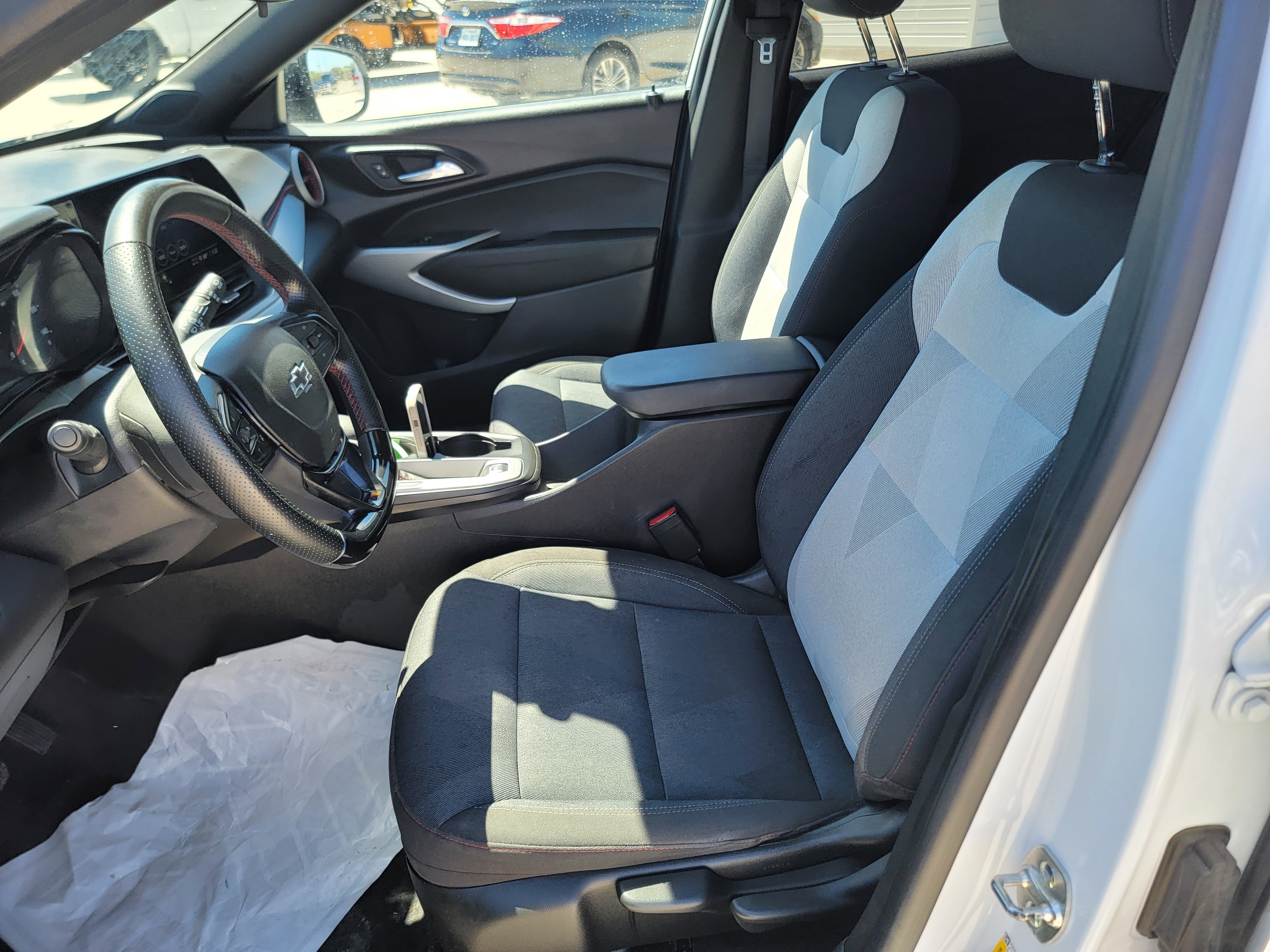 Used 2025 Chevrolet Trax RS w/ Driver Confidence Package image 11