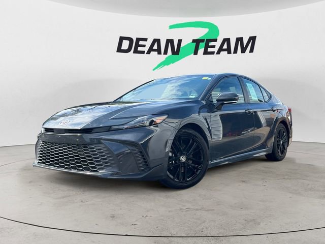 Used 2025 Toyota Camry SE image 4