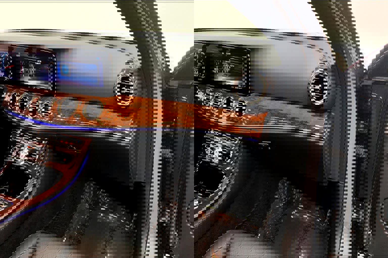 Used 2020 Mercedes-Benz E 350 Sedan image 27