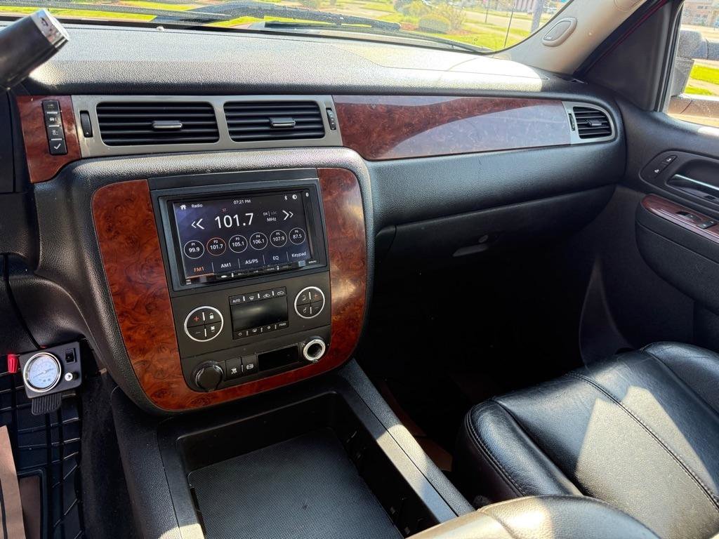 Used 2011 Chevrolet Silverado 3500 LTZ AWD/4WD image 15