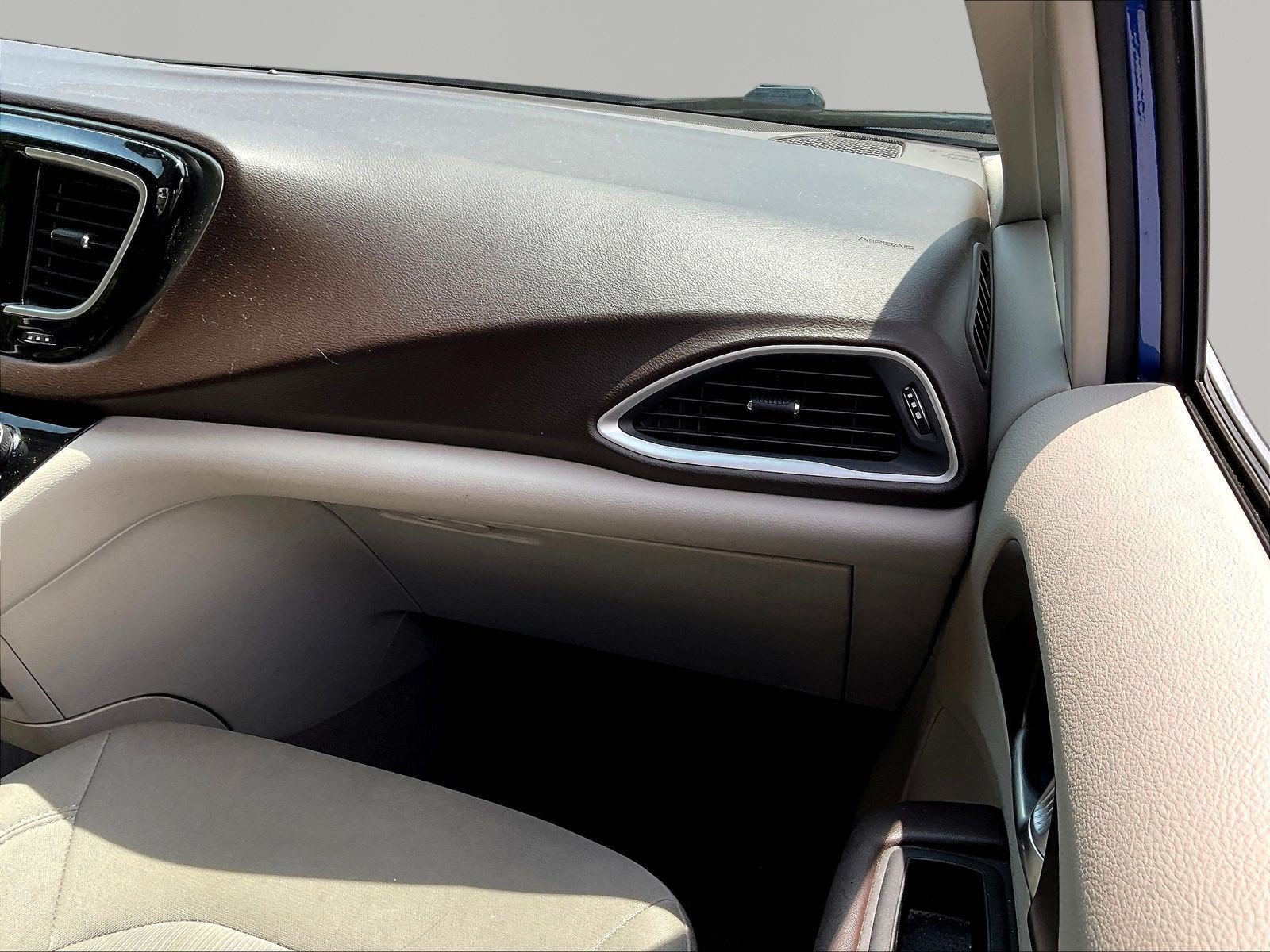 Used 2019 Chrysler Pacifica Touring Plus FWD image 27