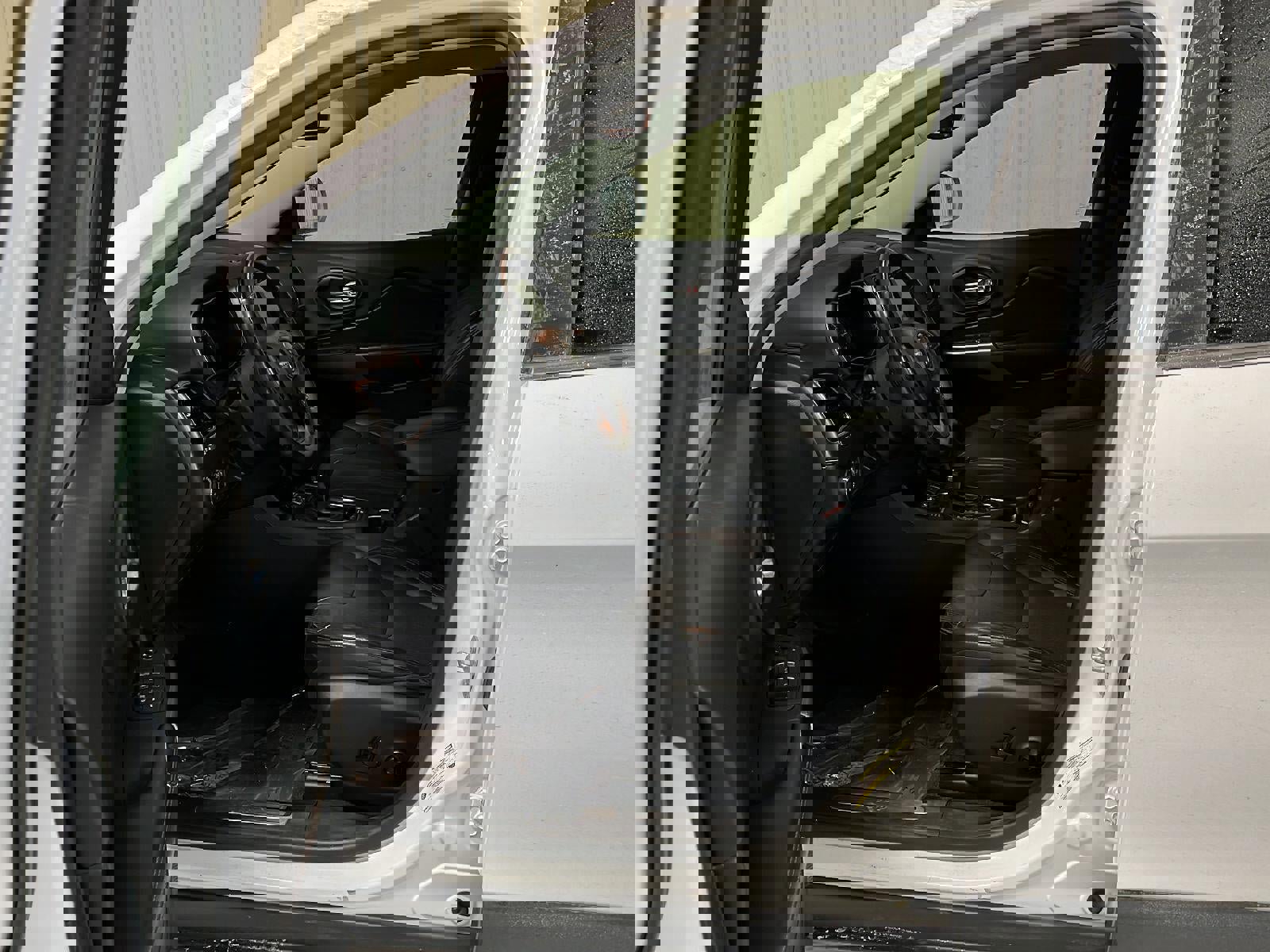 Used 2019 Jeep Cherokee Limited image 12