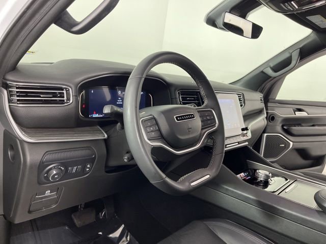 Used 2024 Jeep Wagoneer Series II w/ Flexible Seating Group image 17