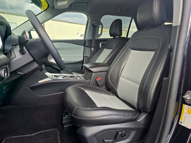 Used 2024 Ford Explorer XLT w/ Equipment Group 202A AWD/4WD image 11