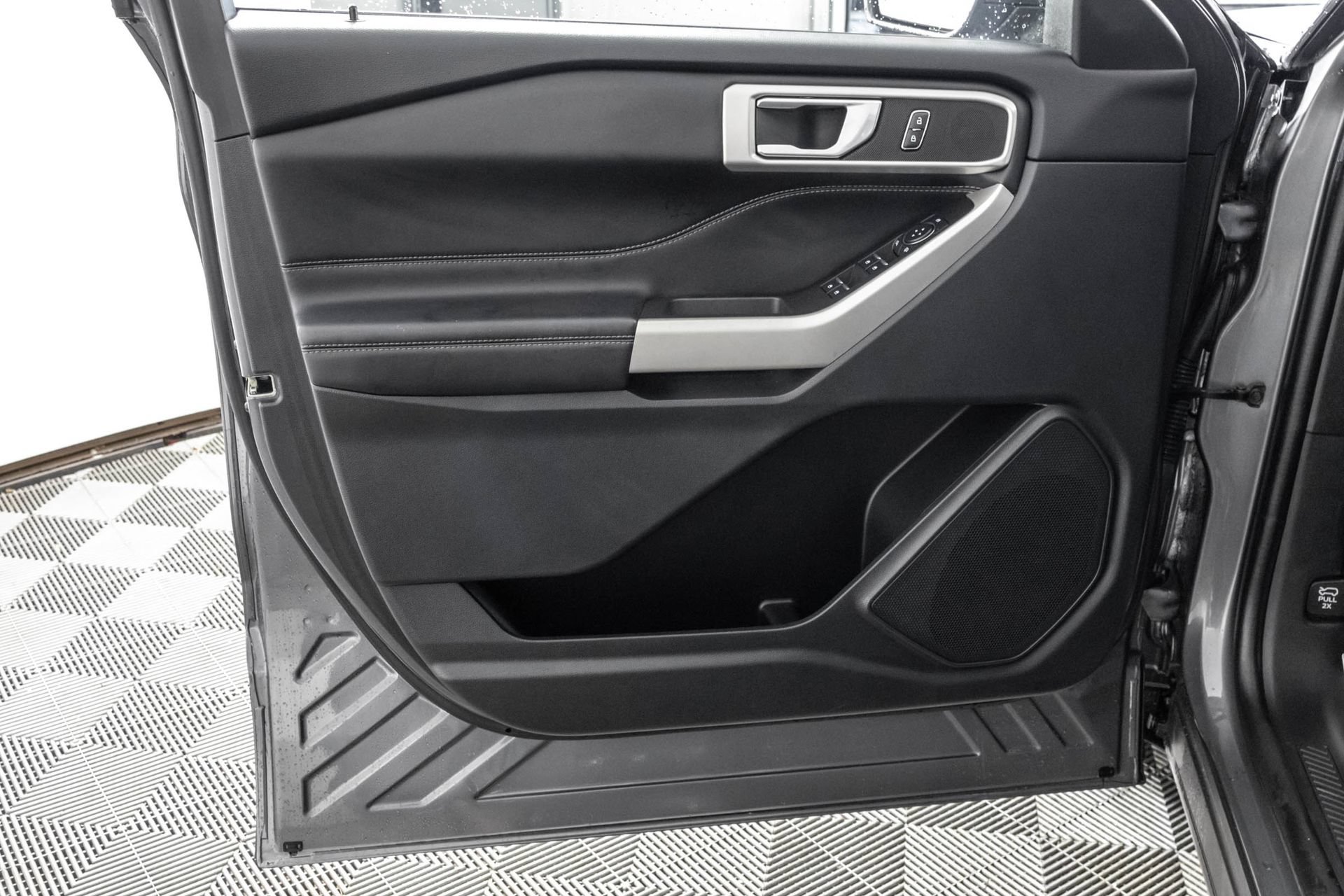 Used 2023 Ford Explorer XLT w/ Equipment Group 202A AWD/4WD image 35