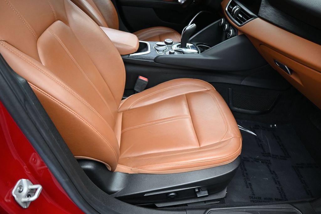 Used 2020 Alfa Romeo Giulia w/ Nero Edizione RWD image 40