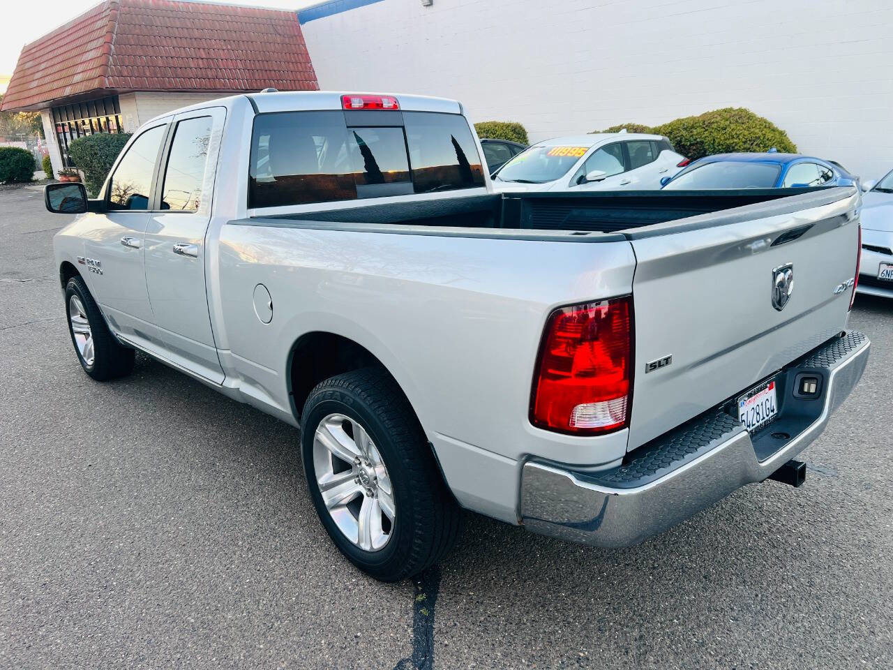 Used 2018 RAM 1500 Classic SLT AWD/4WD image 4