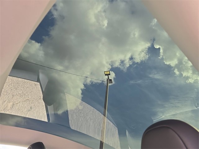 Used 2025 Tesla Model Y Long Range image 17