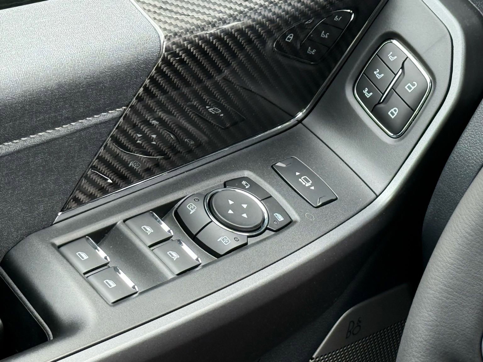 New 2026 Ford F250 Lariat w/ Black Appearance Package image 38