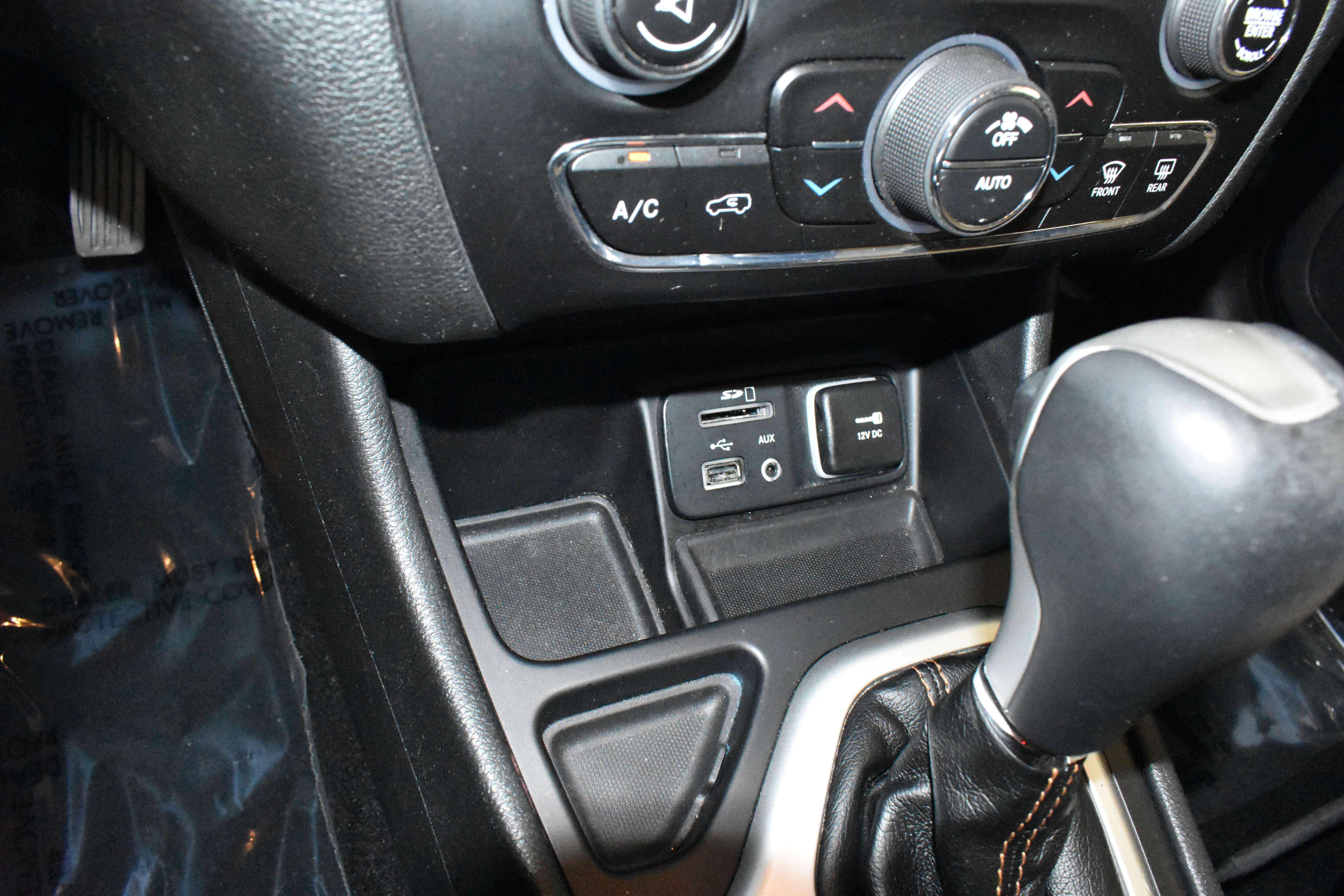 Used 2015 Jeep Cherokee Limited image 21