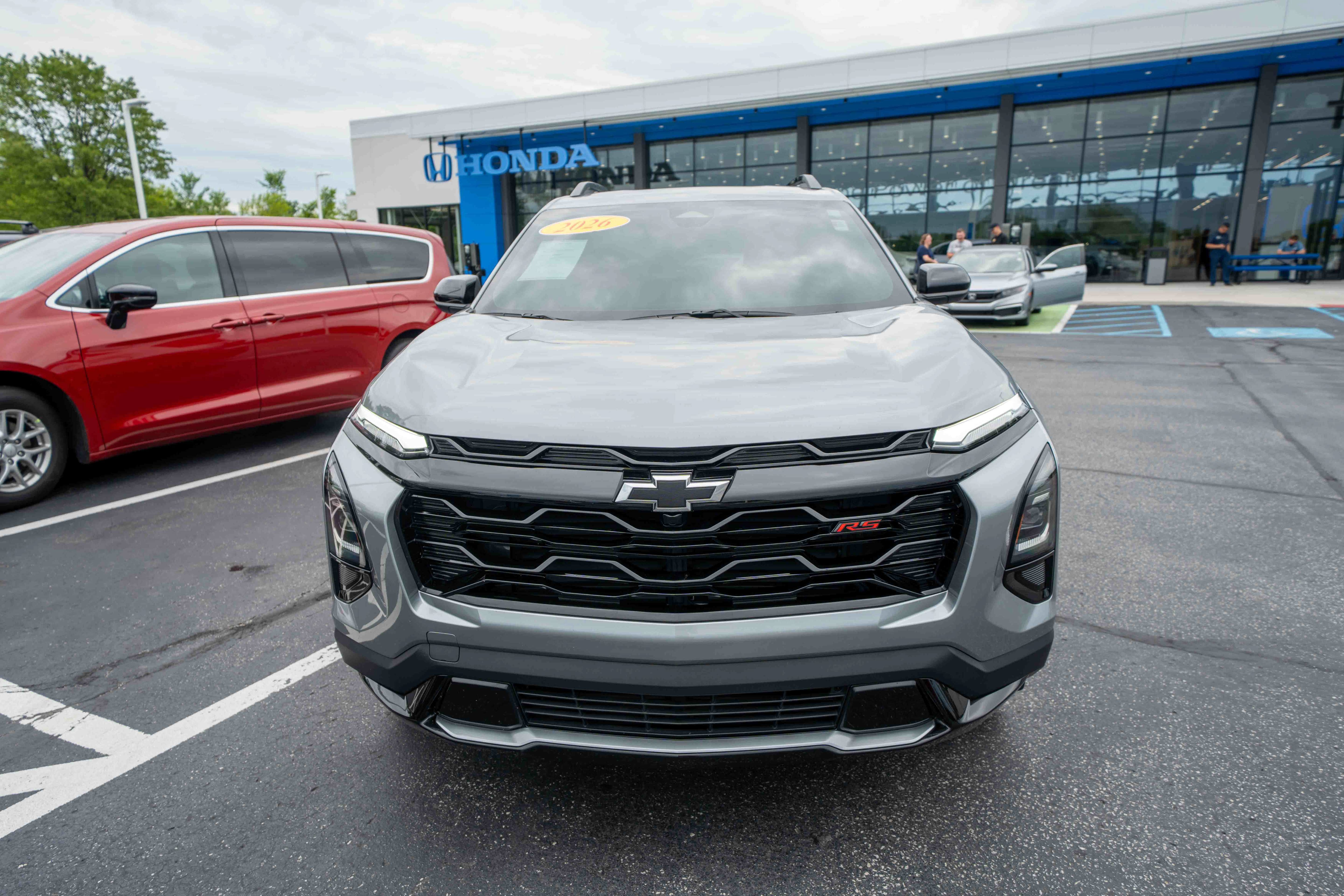 Used 2026 Chevrolet Equinox RS w/ LPO, Floor Liner Package AWD/4WD image 2