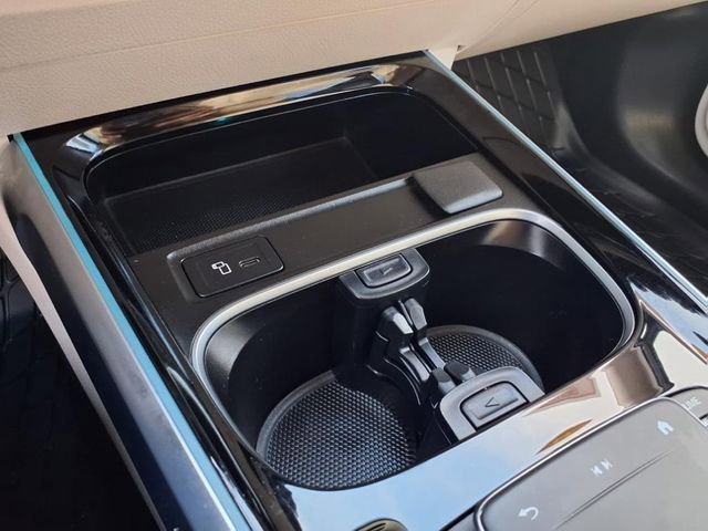 Used 2023 Mercedes-Benz EQB 300 4MATIC image 64