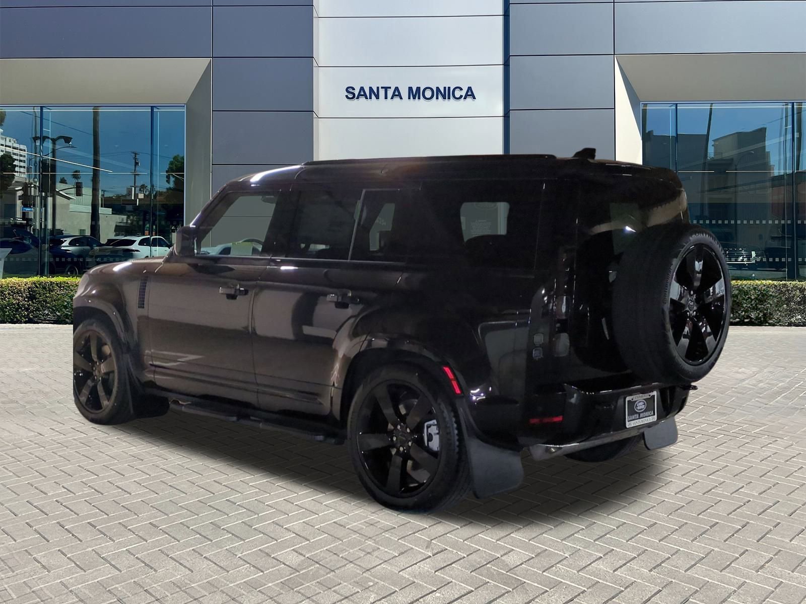 New 2026 Land Rover Defender 110 X-Dynamic SE image 3