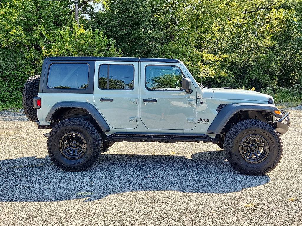Used 2023 Jeep Wrangler Sport S image 6