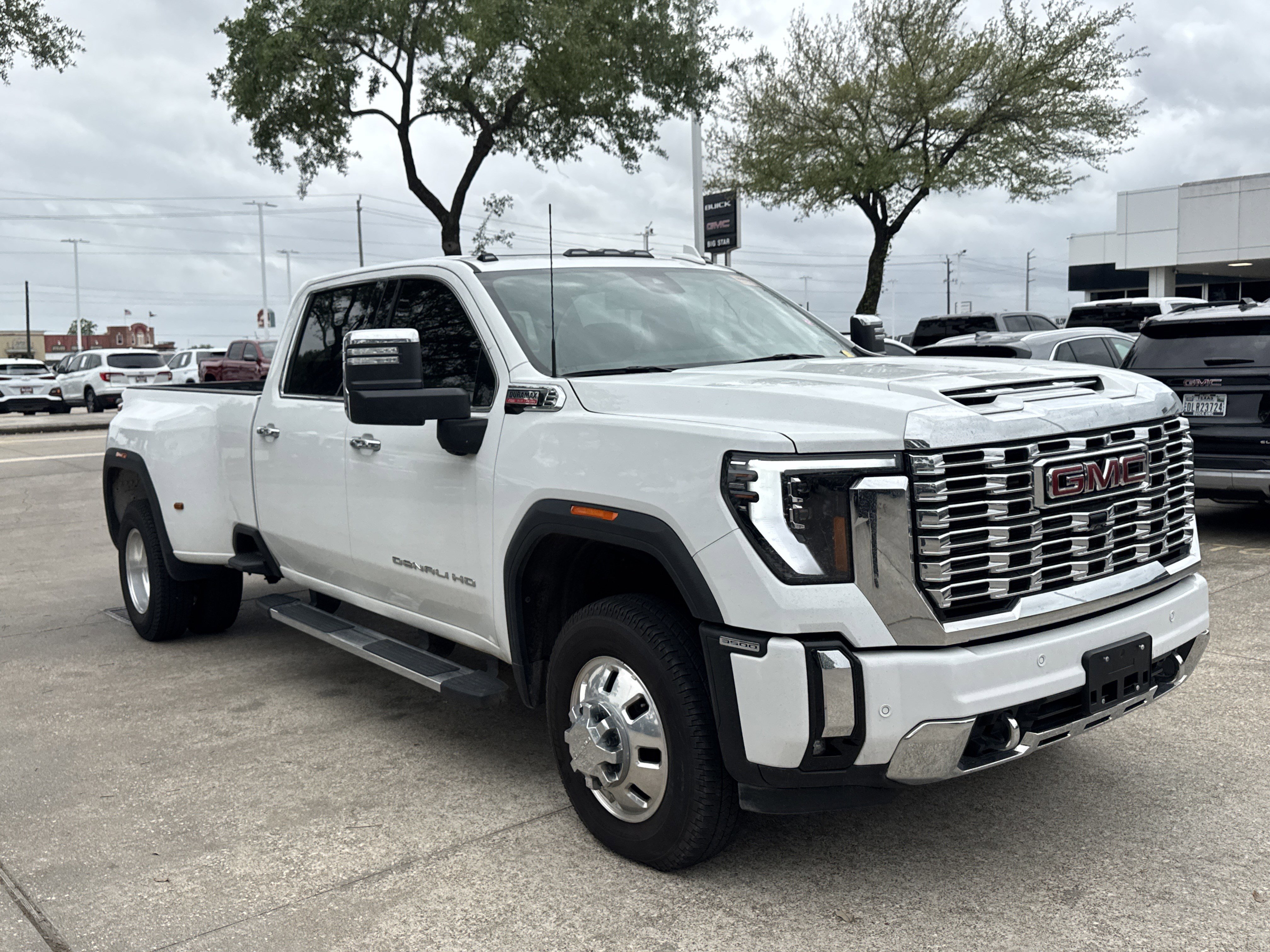 Used 2025 GMC Sierra 3500 Denali image 16