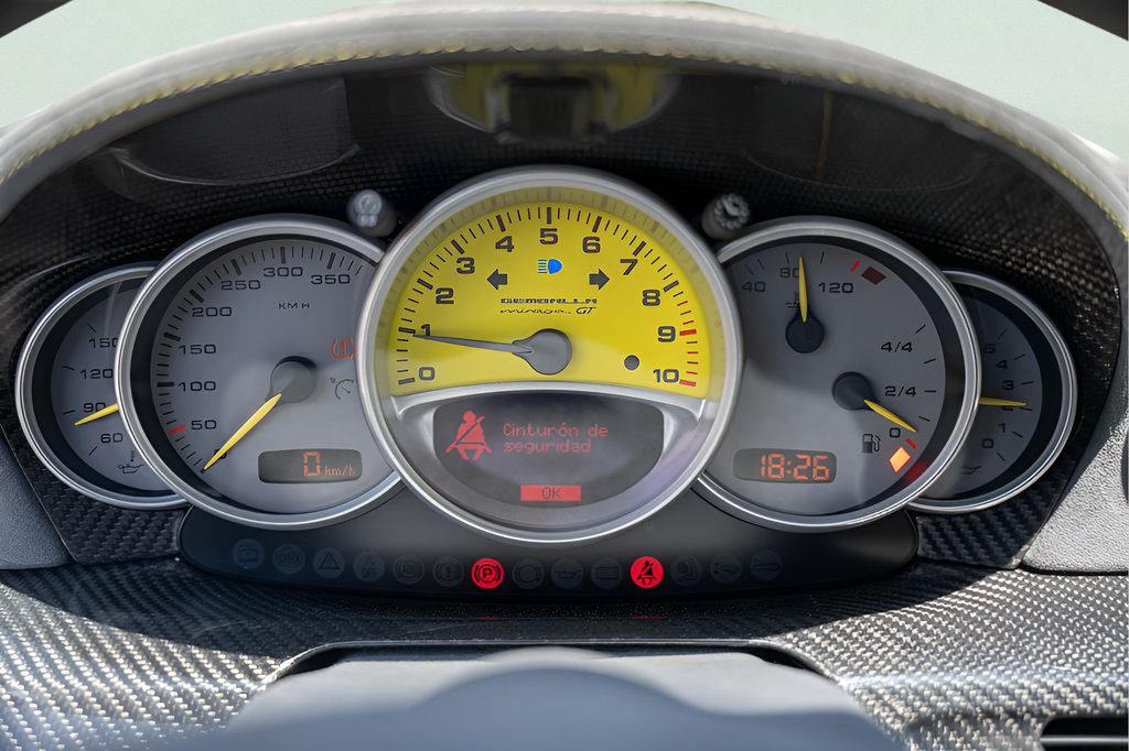 Used 2004 Porsche Carrera GT RWD image 25