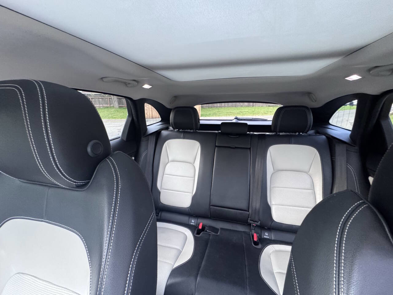 Used 2017 Jaguar F-PACE R-Sport image 14