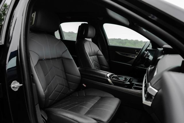Used 2023 BMW 760i xDrive w/ Luxury Rear Seating Package AWD/4WD image 19