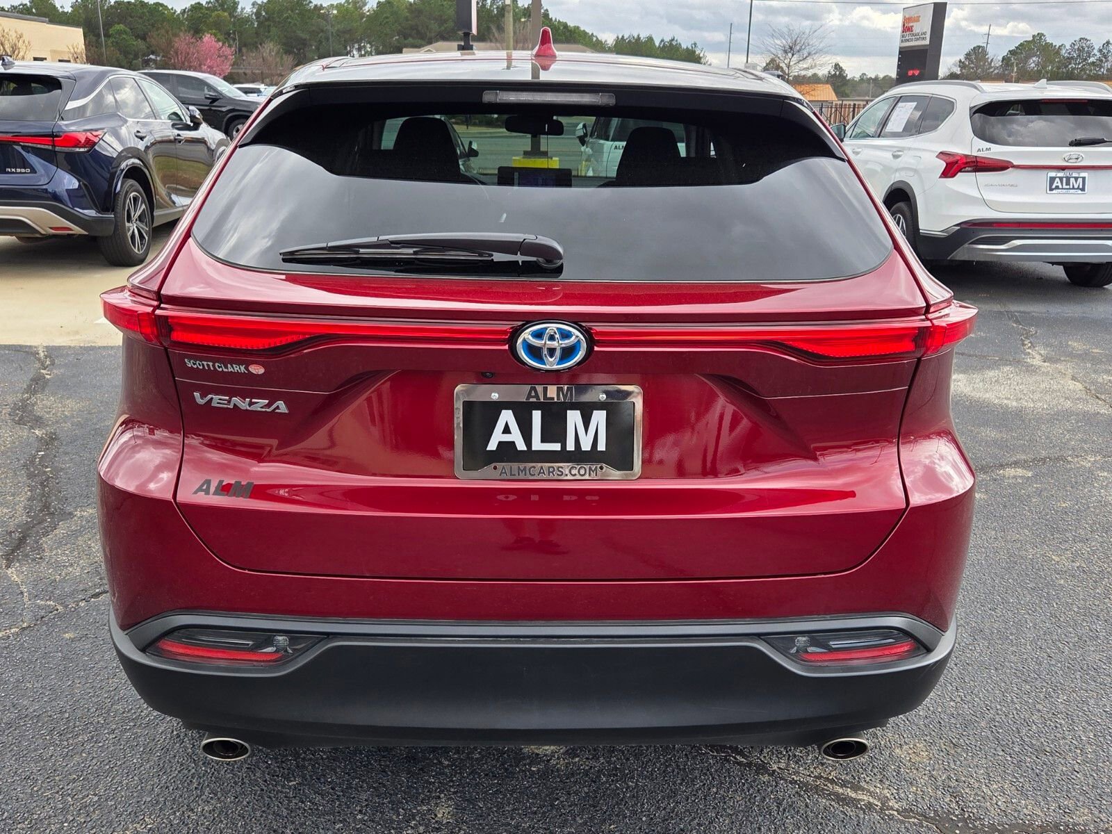 Used 2024 Toyota Venza LE image 10