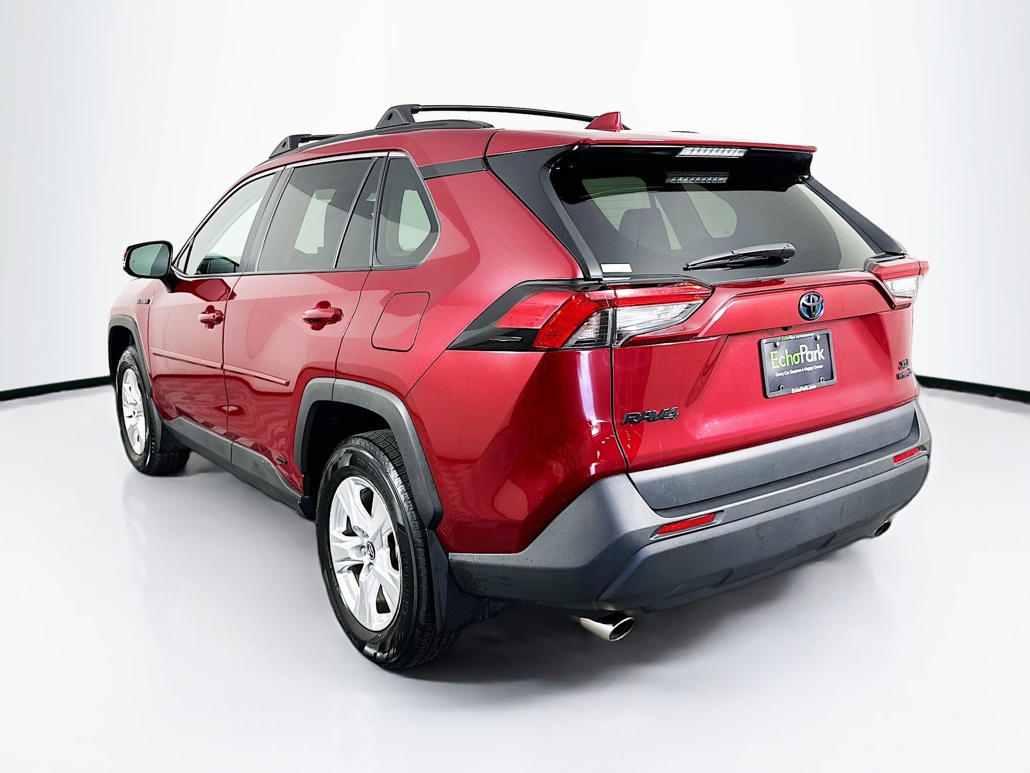Used 2021 Toyota RAV4 XLE AWD/4WD image 5