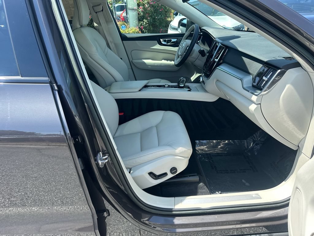 Used 2023 Volvo XC60 T8 Core AWD/4WD image 11