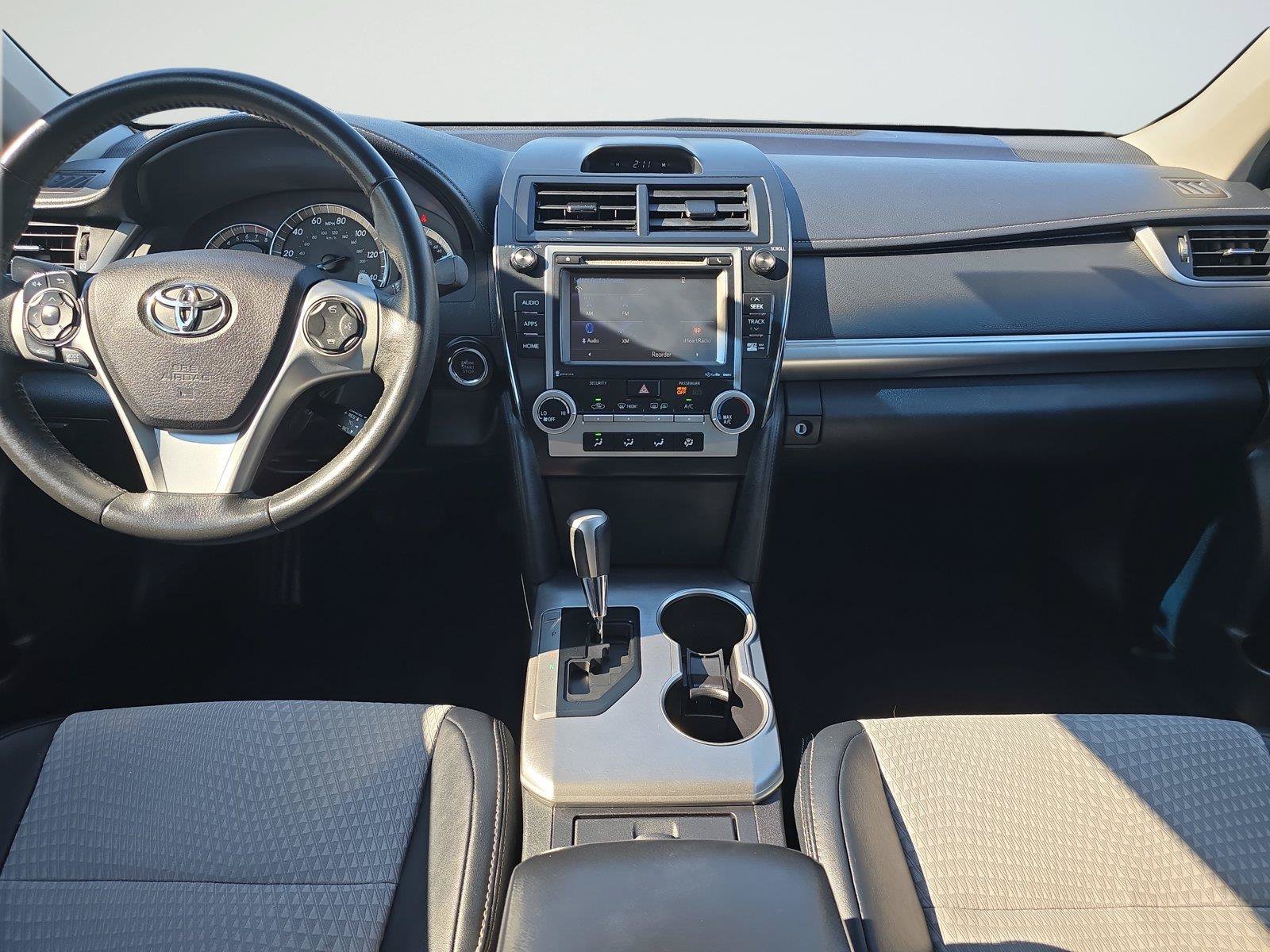 Used 2014 Toyota Camry SE FWD image 11