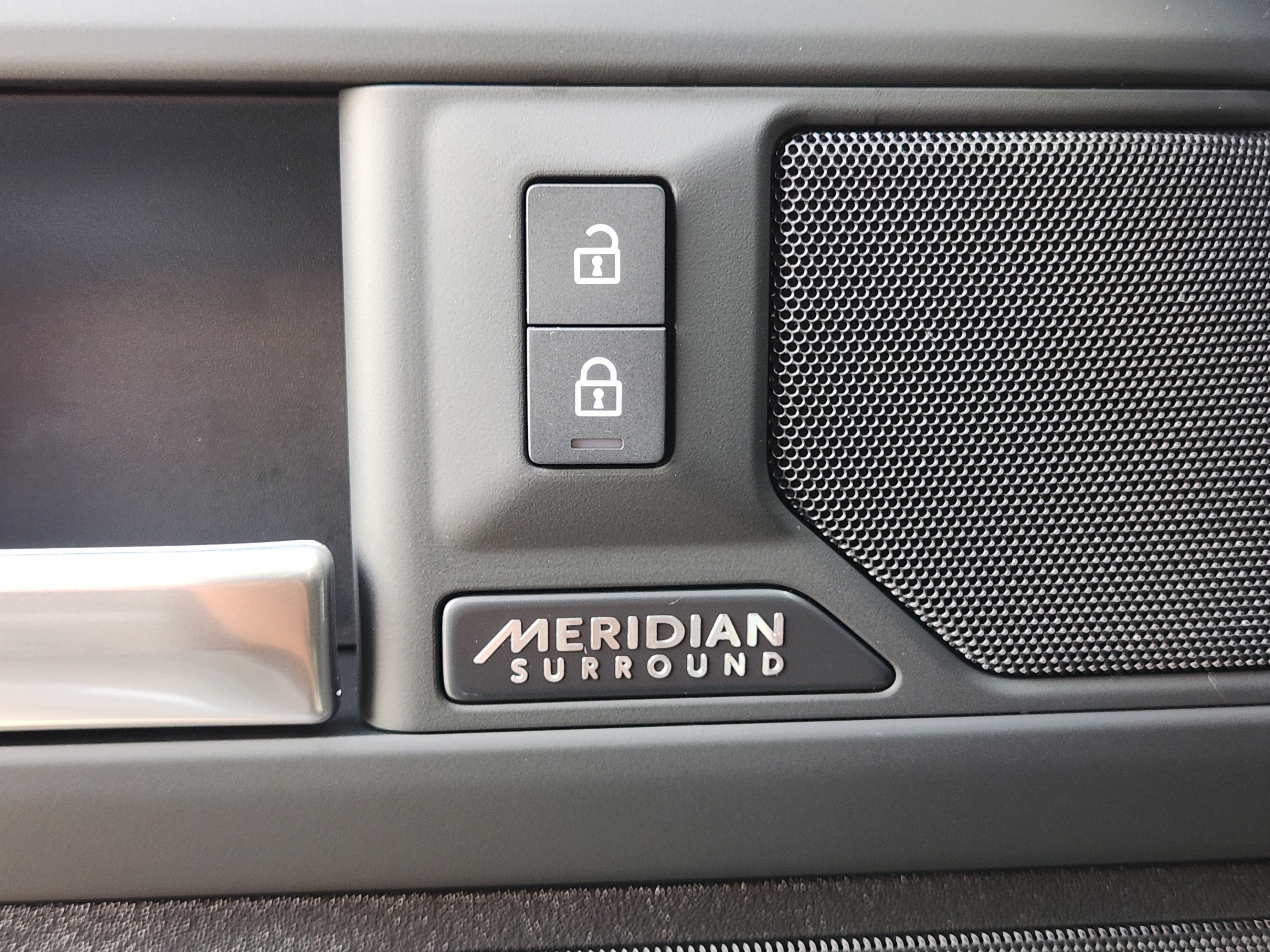 New 2026 Land Rover Defender 110 X-Dynamic SE AWD/4WD image 18