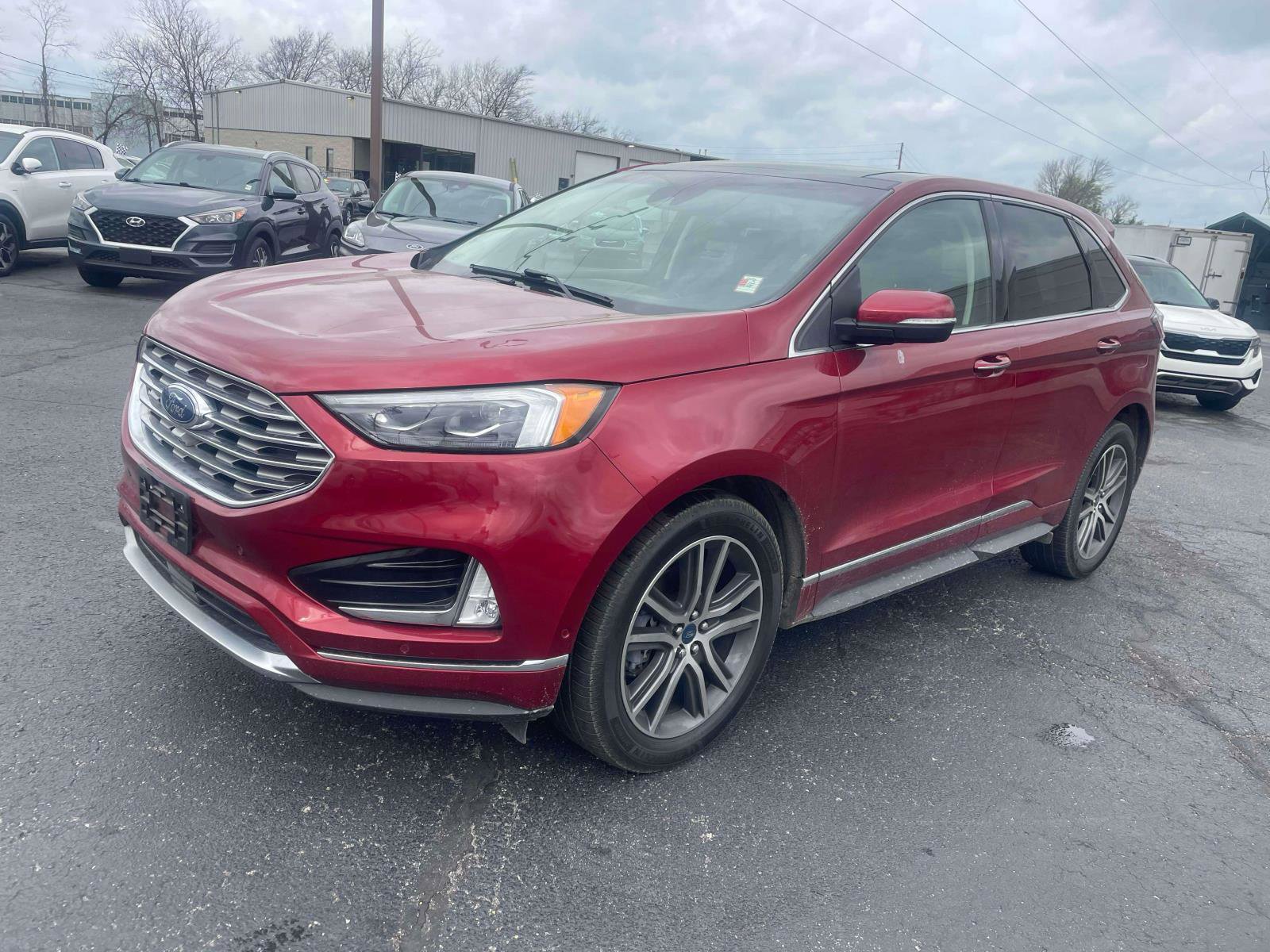 Used 2019 Ford Edge Titanium w/ Equipment Group 301A AWD/4WD image 2