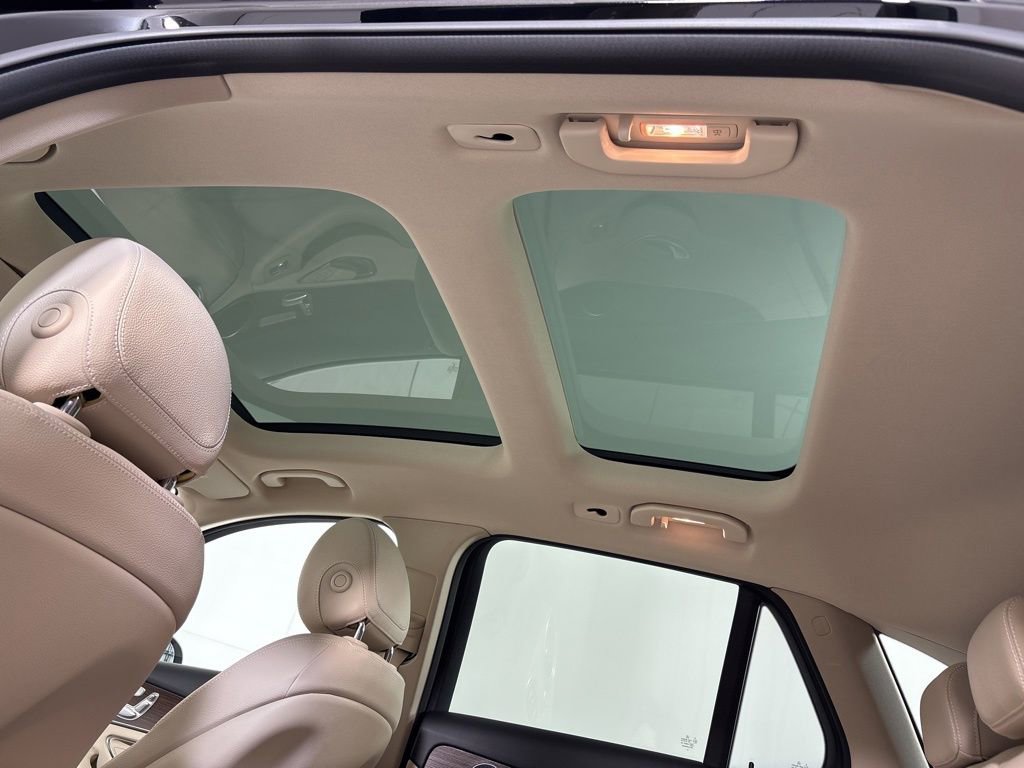 Used 2020 Mercedes-Benz GLC 300 4MATIC w/ Premium Package image 17