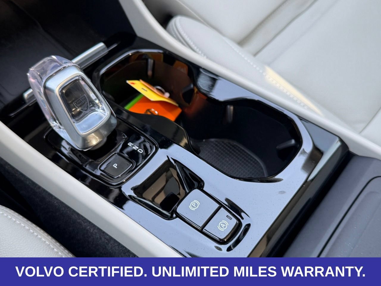 Certified 2024 Volvo XC40 B5 Plus AWD/4WD image 21