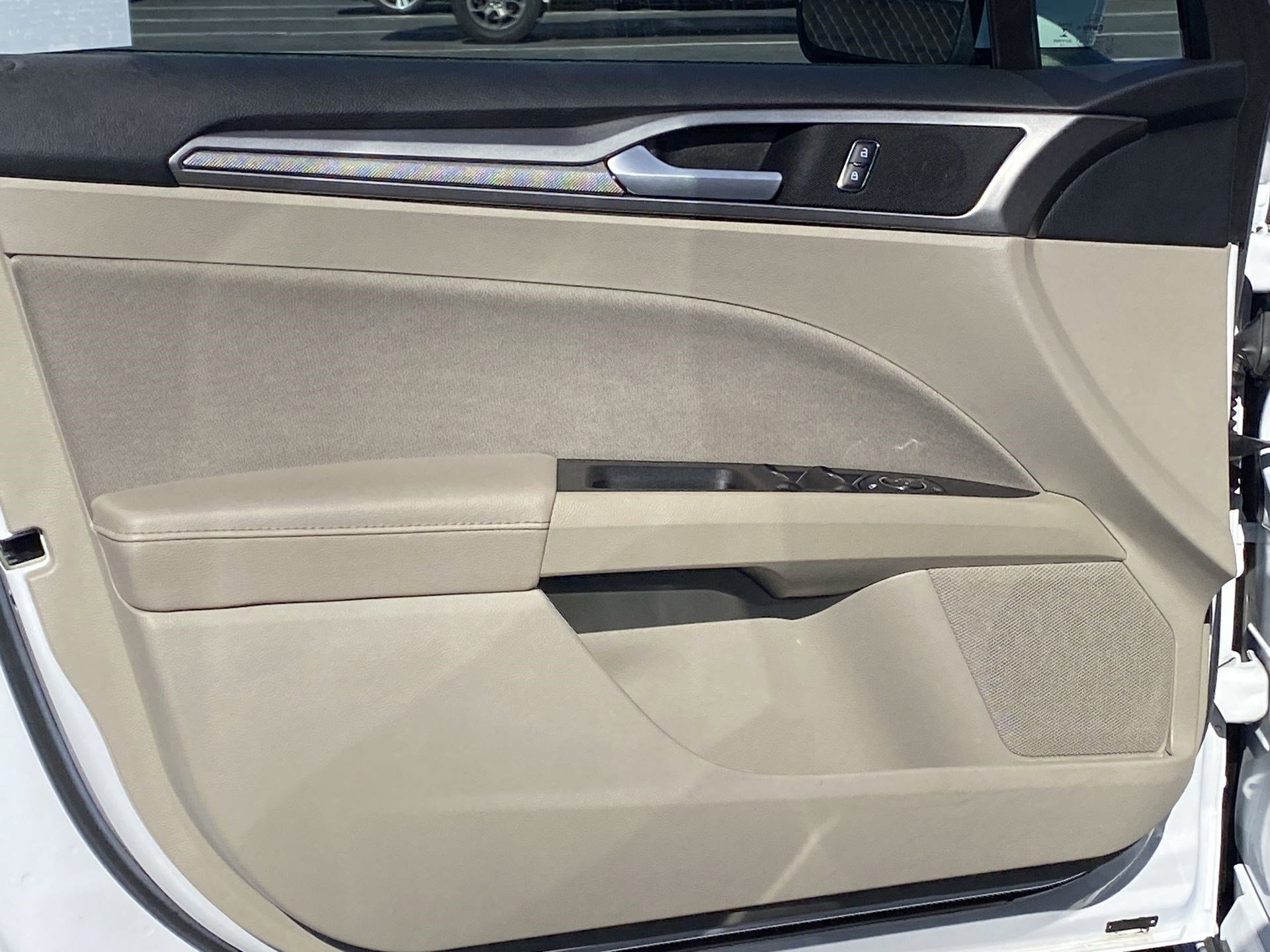 Used 2019 Ford Fusion SE image 25