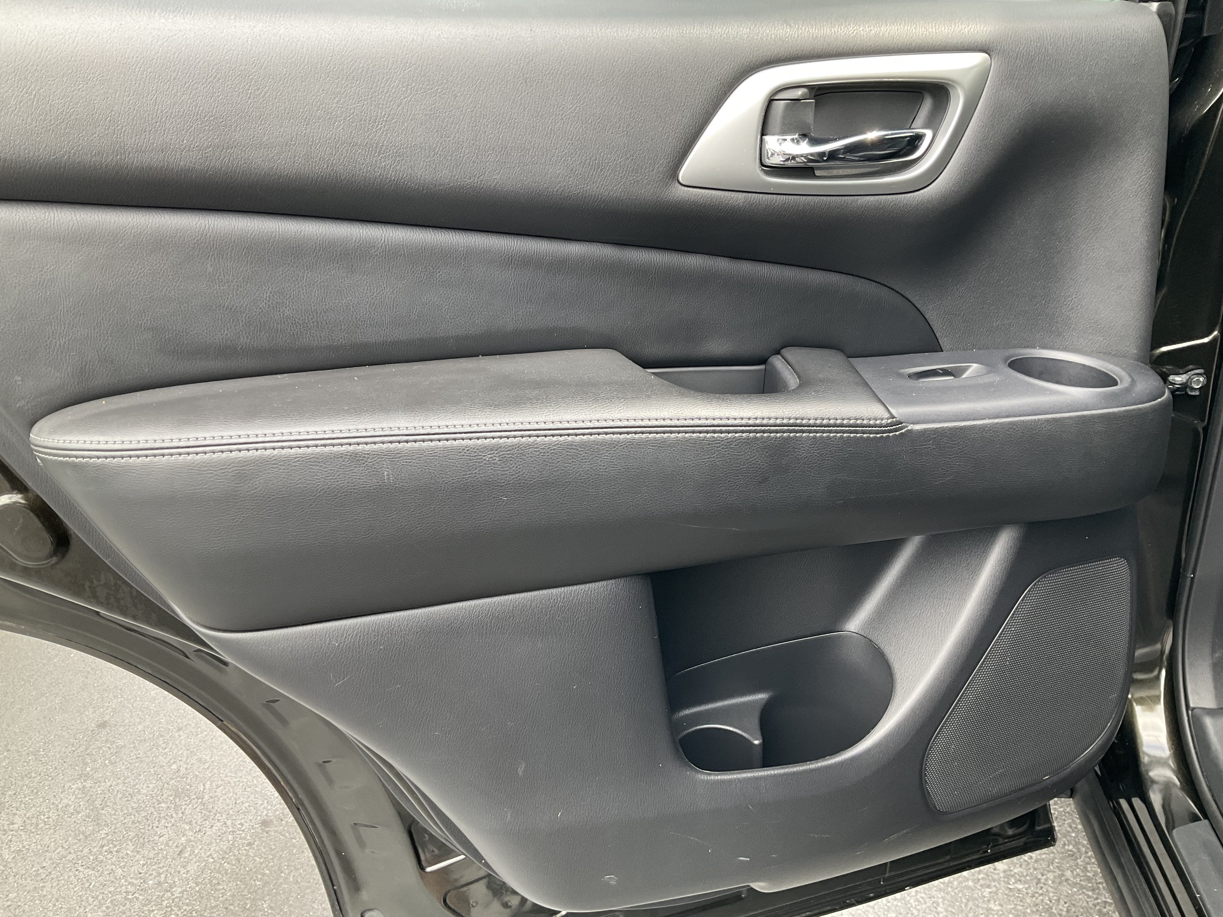 Used 2015 Nissan Pathfinder Platinum FWD image 39