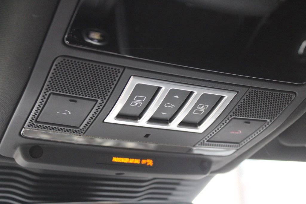 Certified 2025 Land Rover Discovery Dynamic SE image 28