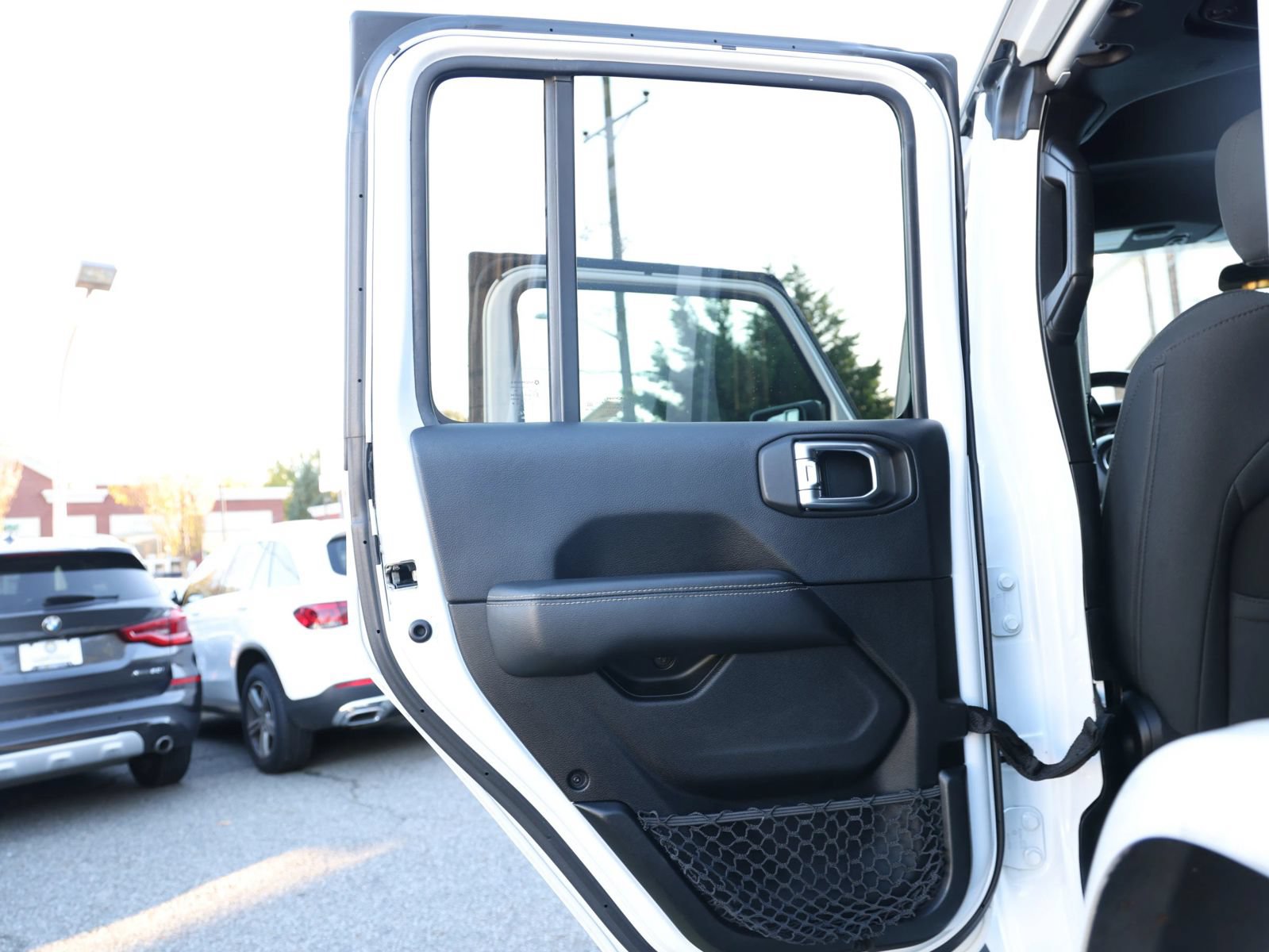Used 2019 Jeep Wrangler Unlimited Sahara w/ Safety Group AWD/4WD image 29