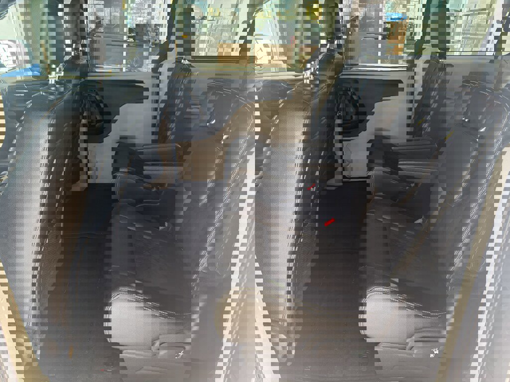 Used 2019 Dodge Grand Caravan SXT image 11