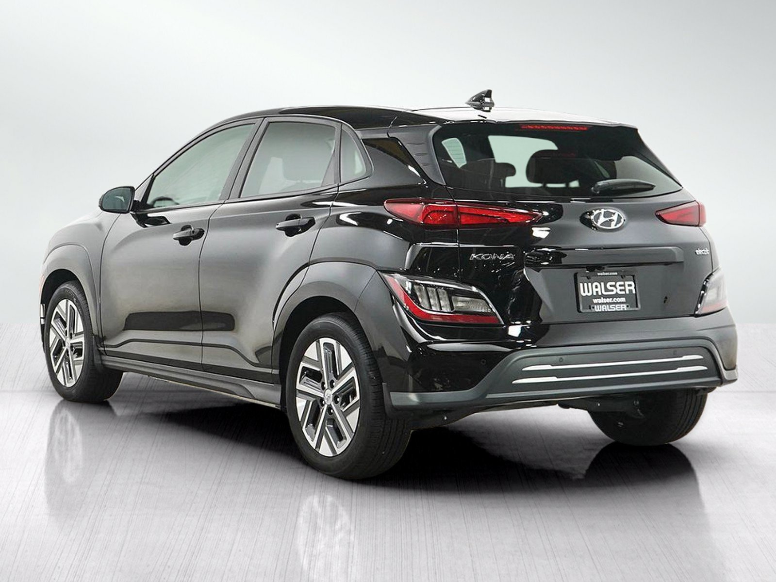 Used 2023 Hyundai Kona Limited FWD image 3