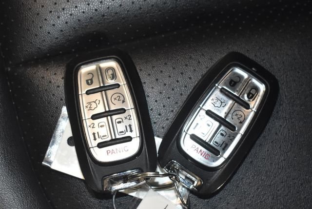 Certified 2024 Chrysler Pacifica Touring-L FWD image 38