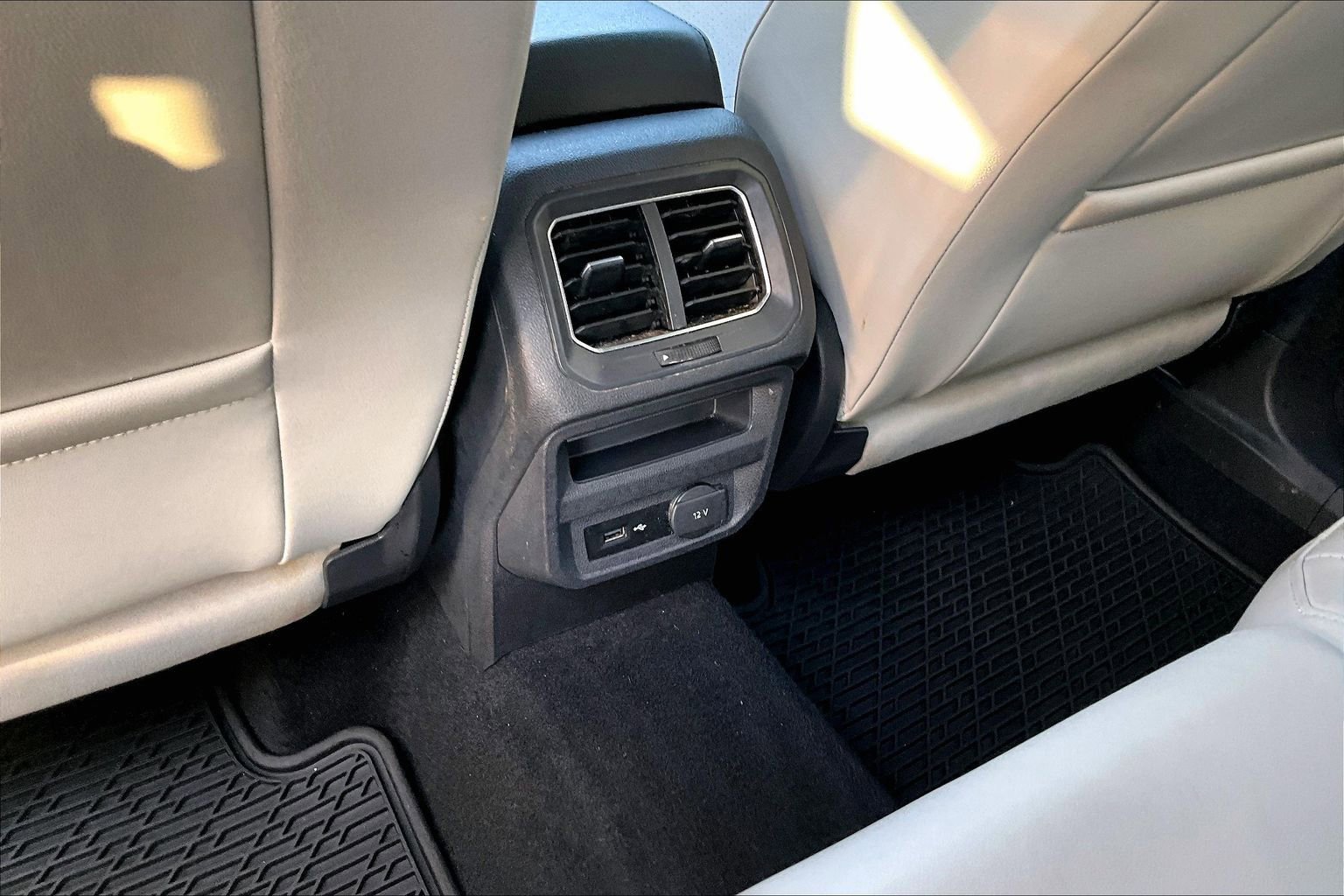 Used 2018 Volkswagen Tiguan SE FWD image 10